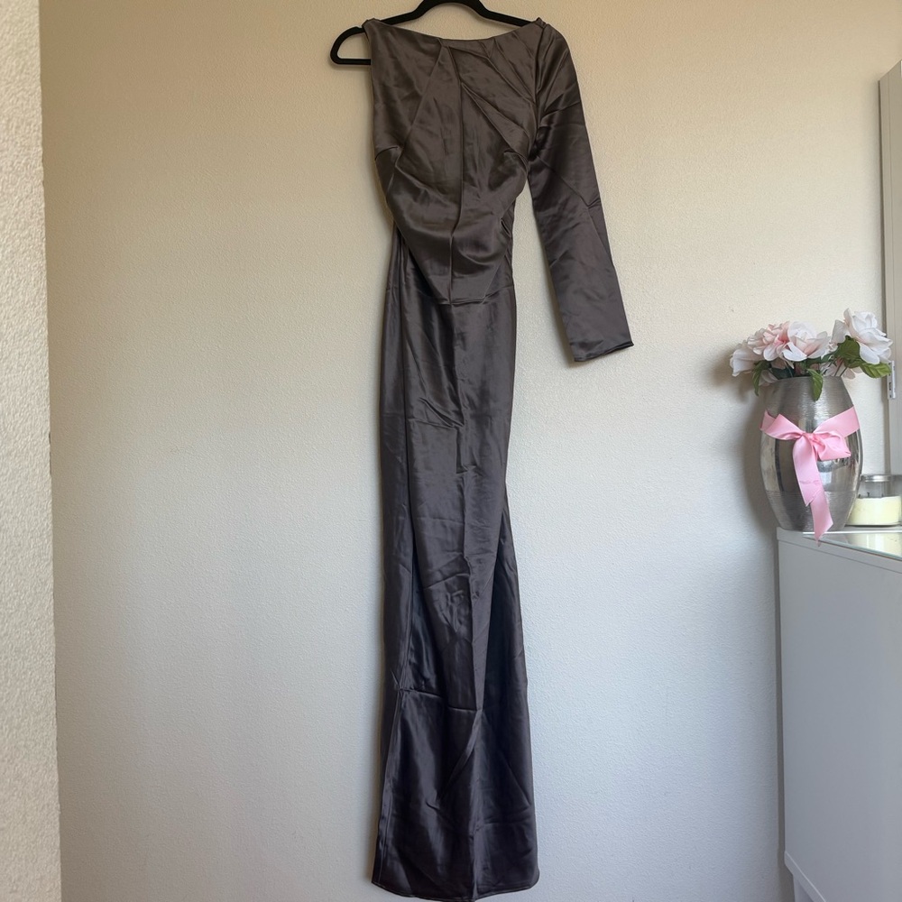 House of Cb 'Catiana' Asymmetrical Satin dress NWOT size M - Picture 4 of 7